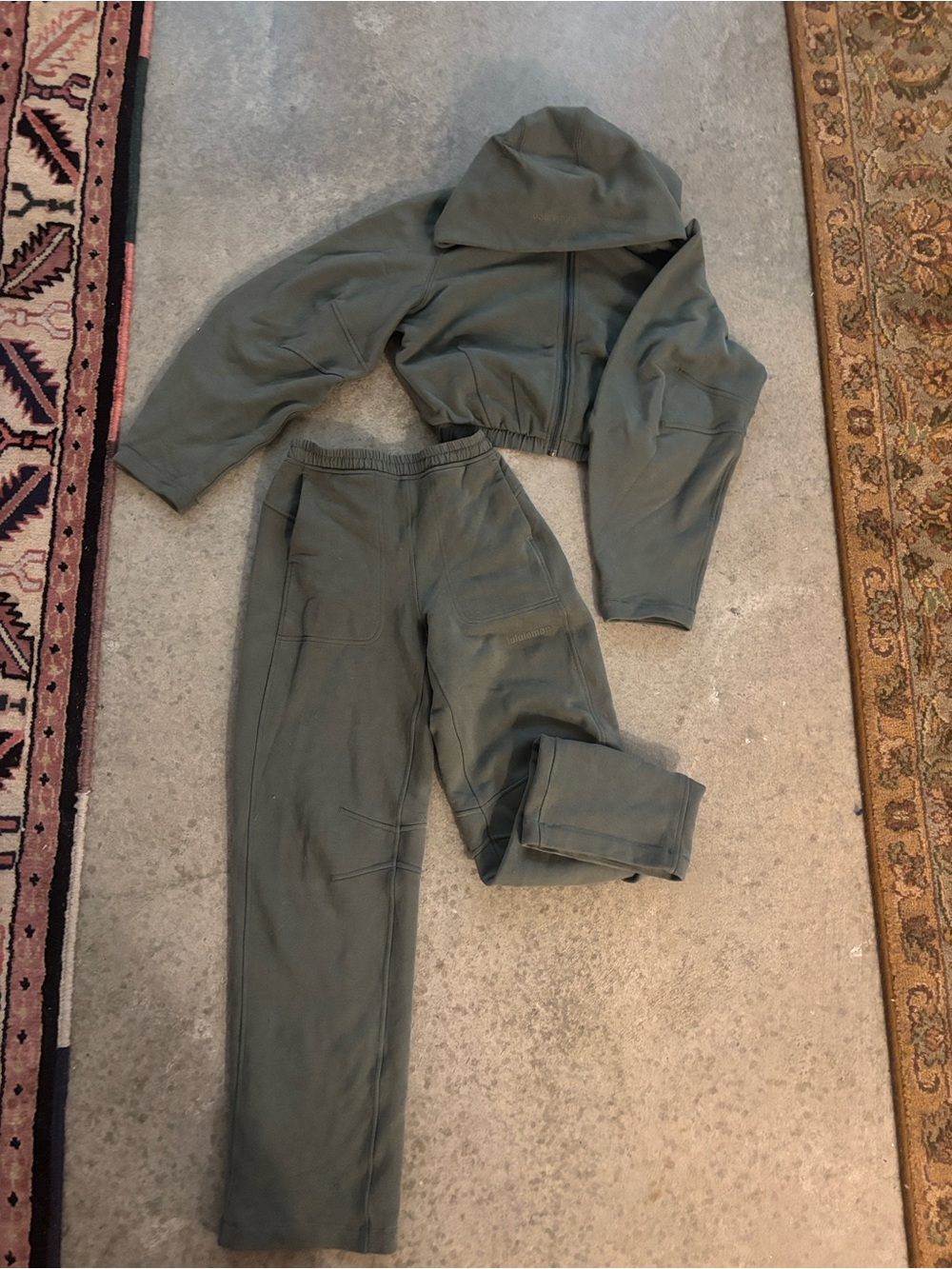 Lululemon loungeful green set